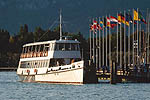 Battello in navigazione sul lago di Garda