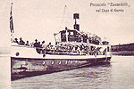 Battello in navigazione sul lago di Garda